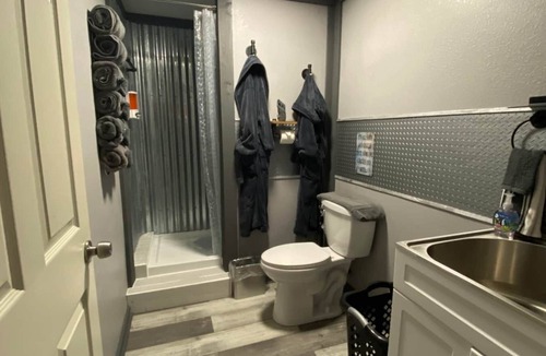 Maryville Bed & Breakfast | Unit #2 Gravity Cavity - Dragon Depot at the Dragon Tail