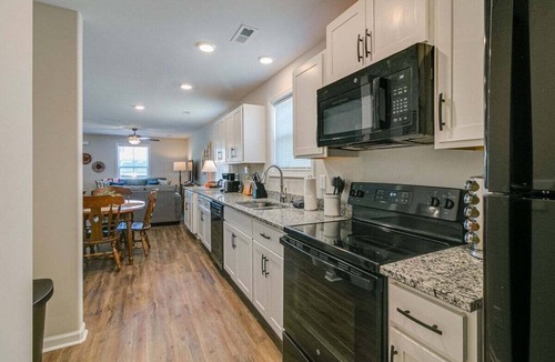 Clarksville Cottage | Unit #A 1010 Franklin St