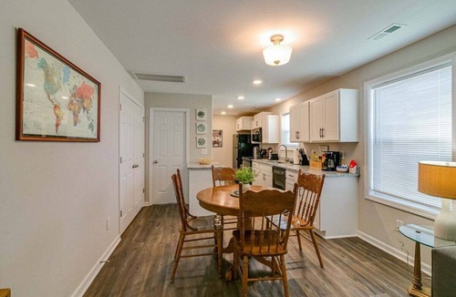 Clarksville Cottage | Unit #B 1010 Franklin St