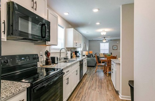 Clarksville Cottage | Unit #B 1010 Franklin St