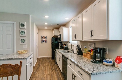 Clarksville Cottage | Unit #B 1010 Franklin St