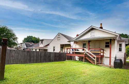 Wyandotte House | University home with private home theater!