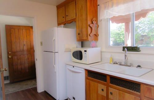 Southside House | Unwind In Our 3 Bedroom Home - quiet neighborhood.
