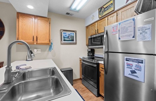 Notch Estates Condo | UP TO 50% OFF, Peaceful Ozark Mtn Home, 1 Mi to Silver Dollar City