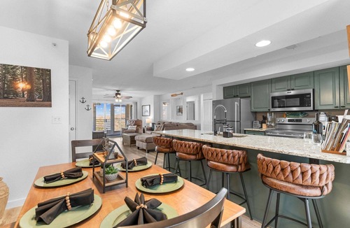 Kimberling City Condo | Upscale Condo w Gorgeous Lake View Community Pool Near Sdc Free Daily Tickets Mini Golf Lake Access