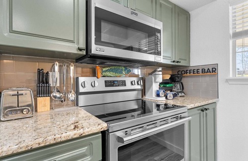 Kimberling City Condo | Upscale Condo w Gorgeous Lake View Community Pool Near Sdc Free Daily Tickets Mini Golf Lake Access