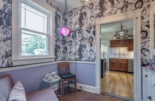 Evergreen Apartment | Upstairs 3 Bedroom Midtown Balcony Memphis Upstairs Escape King Bed Laundry