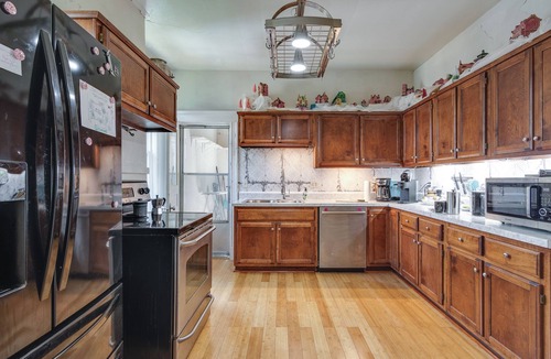 Evergreen Apartment | Upstairs 3 Bedroom Midtown Balcony Memphis Upstairs Escape King Bed Laundry