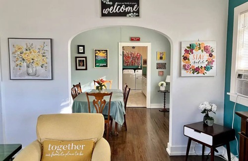 Hot Springs House | Upstairs @ Courthouse Square - Quirky