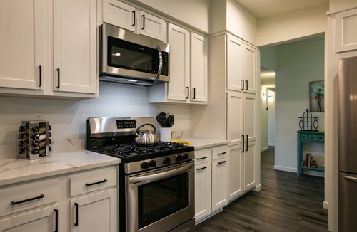 Uptown House | Uptown Area! Putting Green-BBQ-Hot Tub-Game Room