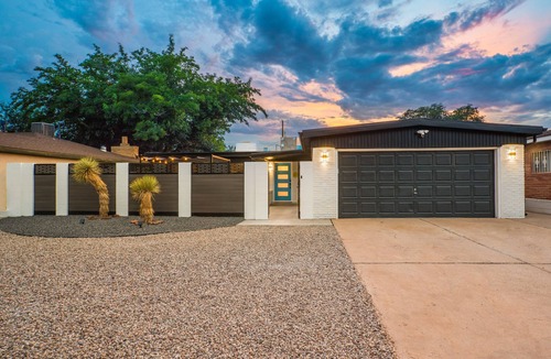 Uptown House | Uptown Area! Putting Green-BBQ-Hot Tub-Game Room