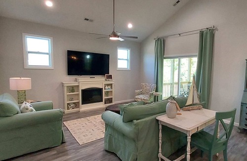 Jacksonville House | Urban Coastal 3-Bedroom Sleeps 11 / 134