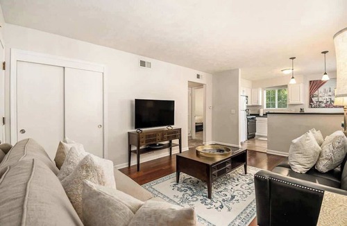 Aksarben - Elmwood Park Apartment | Urban Nook Omaha - Central location to everything