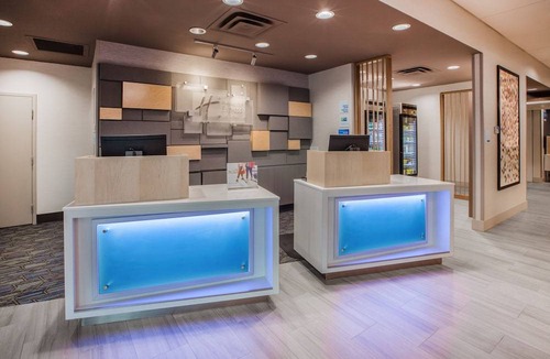 Overland Park Hotel | Holiday Inn Express & Suites Overland Park, an IHG Hotel