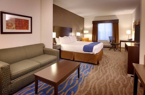 Overland Park Hotel | Holiday Inn Express & Suites Overland Park, an IHG Hotel