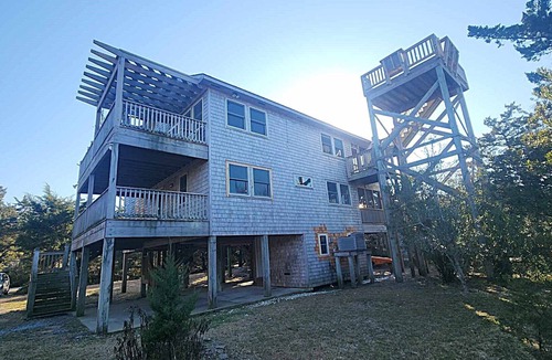 Ocracoke House | UT69: The Sea Hawk | Spacious with Rooftop Deck