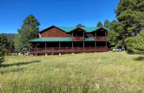 Greer Cabin | Valdez Acres 7-bedroom cabin in beautiful Greer, AZ