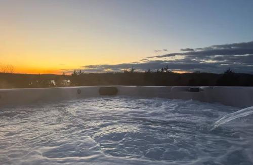 Mount Eden House | Van Buren Village, Hot Tub, Fire Pit, Hiking, Fishing, Historic