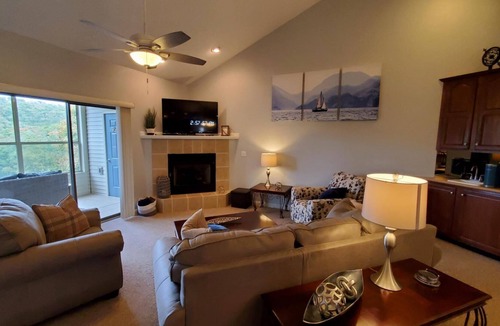 Hollister Condo | Very Popular*Lake Front*2 Kings*2 Jetted Tubs