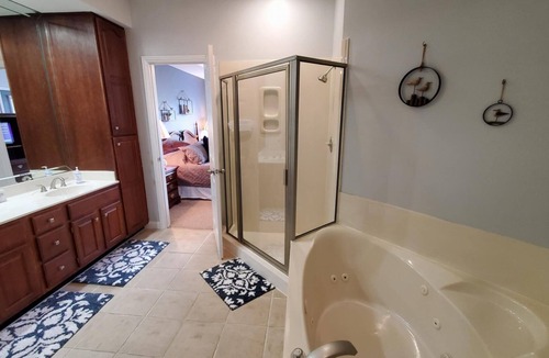 Hollister Condo | Very Popular*Lake Front*2 Kings*2 Jetted Tubs