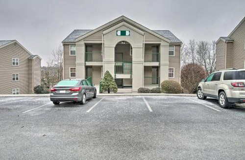 Branson Apartment | Vibrant Holiday Hills Resort Condo with Balcony