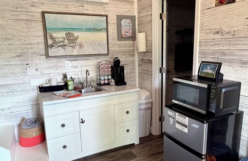 Cape Girardeau Cottage | Vibrant Lofted Tiny Home