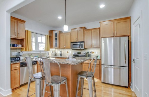 Hope Gardens House | Vibrant & Trendy - 2BR Home Near Marathon Village