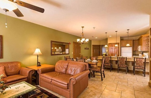 Gatlinburg Resort | VIEWS! 2 BD-2 BA WATER PARK! MOUNTAIN TOP! PET! March, June, July, Christmas