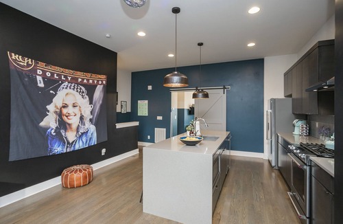 Hadley - Washington House | 🏙️ Views 🌆 from Spectacular Rooftop | 🔥Fire Pit | Bach Groups!💃🏼🕺🏼
