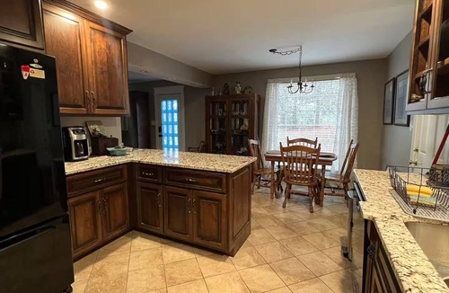 Clarksville House | Vintage charm- Cozy comfort in a quiet setting-entire house