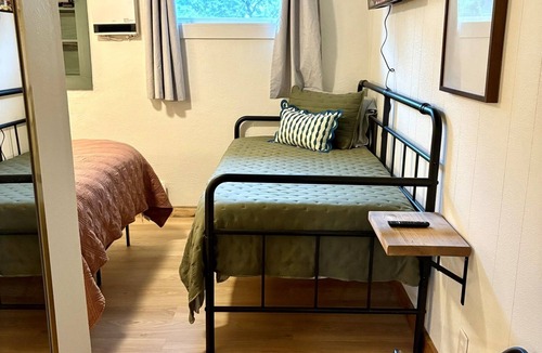 Branson Hotel | Vintage Creekside Motel (15)