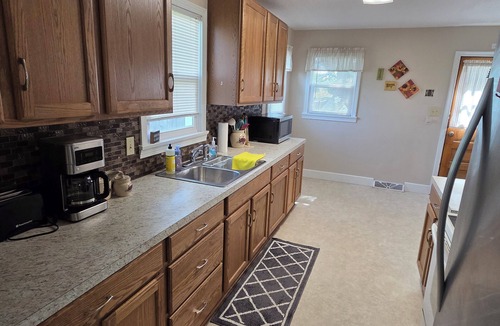 Russell House | Vintage on Lincoln - 3-bedroom 1 bath house in Russell,Ks.