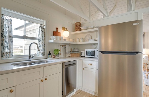Surf City Cottage | Vintage Surf City Cottage - 132 Steps to Beach!