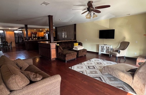 Newton House | Voted #1 place to stay in Newton, KS. Beautiful and spacious loft near downtown.