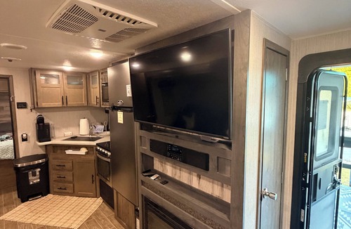 Tazewell House | Wake&Lake at Norris Landing Marina-Waterfront RV Retreat with Deck + Slip Option