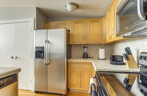 Terry Sanford Apartment | Walk Downtown | Rooftop Patio + 2 King Beds