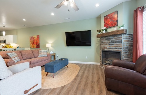 Branson Condo | Walk-In ~ Arcade Table ~ Christmas Decor ~ FREE TICKETS INCLUDED (FH-G107)