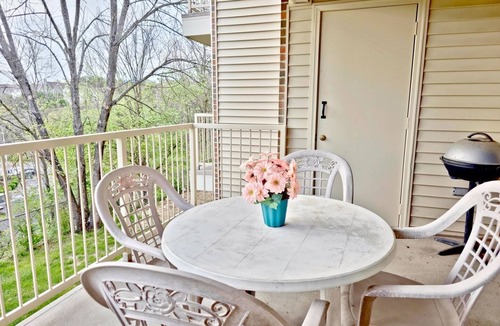 Branson Condo | Walk-In~Clean~2 Kings~Indoor Pool~Hot Tub