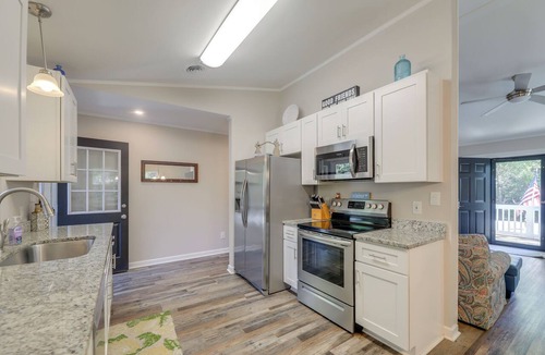 Emerald Isle House | Walk to Beach & Family Fun! Emerald Isle Home