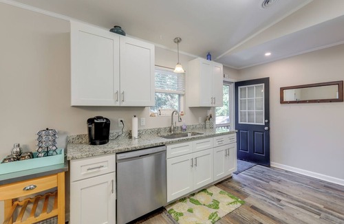 Emerald Isle House | Walk to Beach & Family Fun! Emerald Isle Home