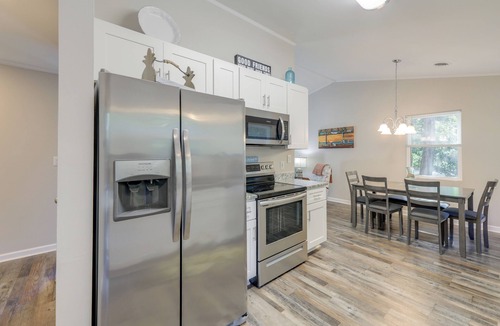Emerald Isle House | Walk to Beach & Family Fun! Emerald Isle Home