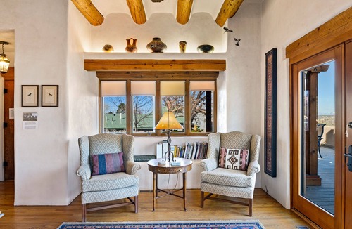Historic Eastside House | Walk to Canyon Rd | Mountain Views | Great Outdoor Space | 2 Masters