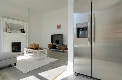 South Louisville Apartment | Walk to Churchill Downs: Pet-Friendly Retreat!