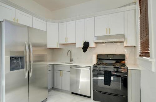 South Louisville Apartment | Walk to Churchill Downs: Pet-Friendly Retreat!