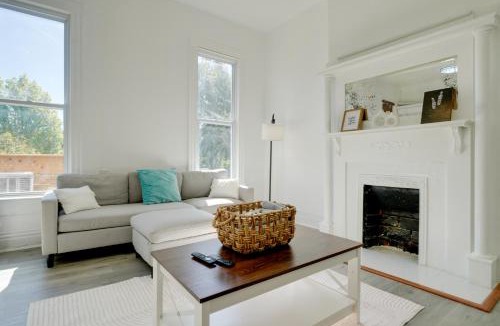 South Louisville Apartment | Walk to Churchill Downs: Pet-Friendly Retreat!