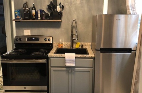 Downtown Branson House | Walk to Downtown/The Landing! Beautiful cottage, cozy private hot tub!