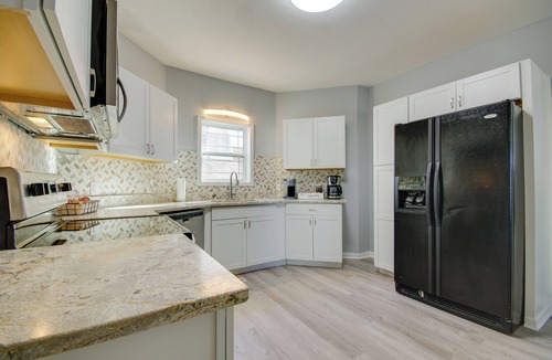 Warrensburg Cottage | Walk to Dtwn Warrensburg: Cozy Family Home!