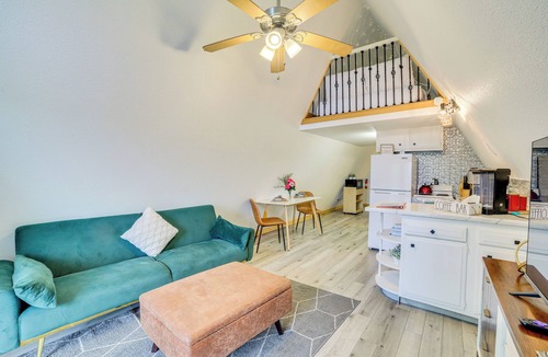 Rockaway Beach Apartment | Walk to Lake Taneycomo: Cabin w/Deck + Fire Pit!