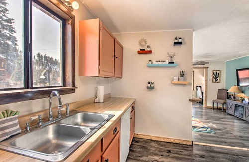 Red River Apartment | Walk to Main St & Riverfront Trail: Mtn-view Condo