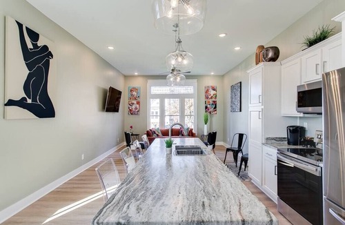 Butchertown House | Walk to NULU, 2 Kitchens+4 Baths-Group Haven HQ! 16+ guests | 7 bedrooms | 11 beds | 4 baths